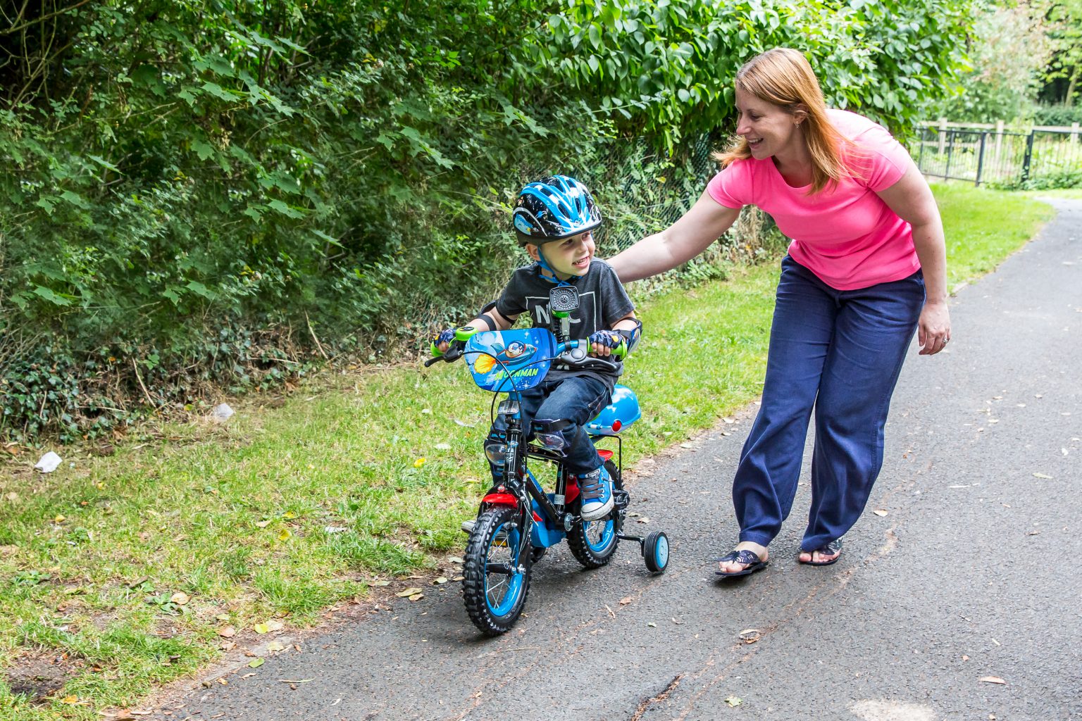 how-to-teach-a-child-to-ride-a-bike-learn-to-ride-a-bike-halfords