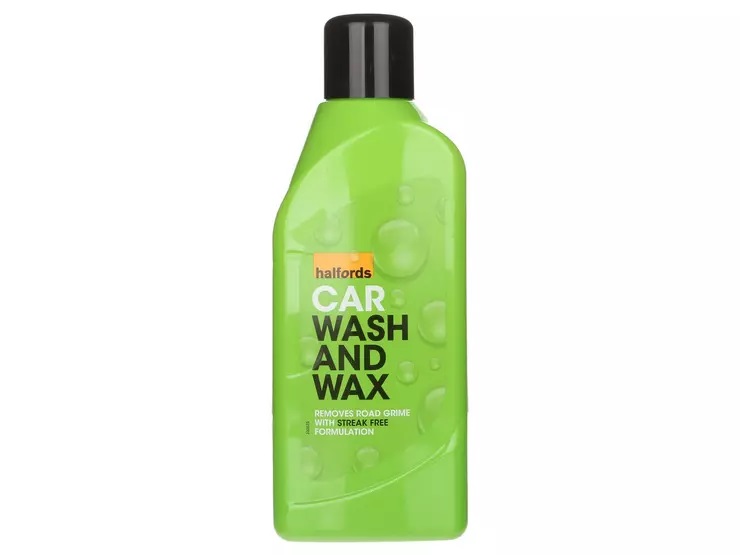 Car cleaning with the family Halfords