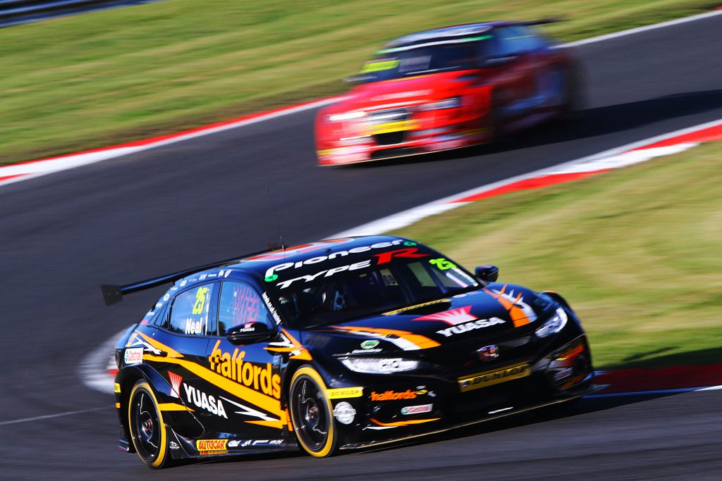 A guide to the British Touring Car Championship (BTCC) - Halfords