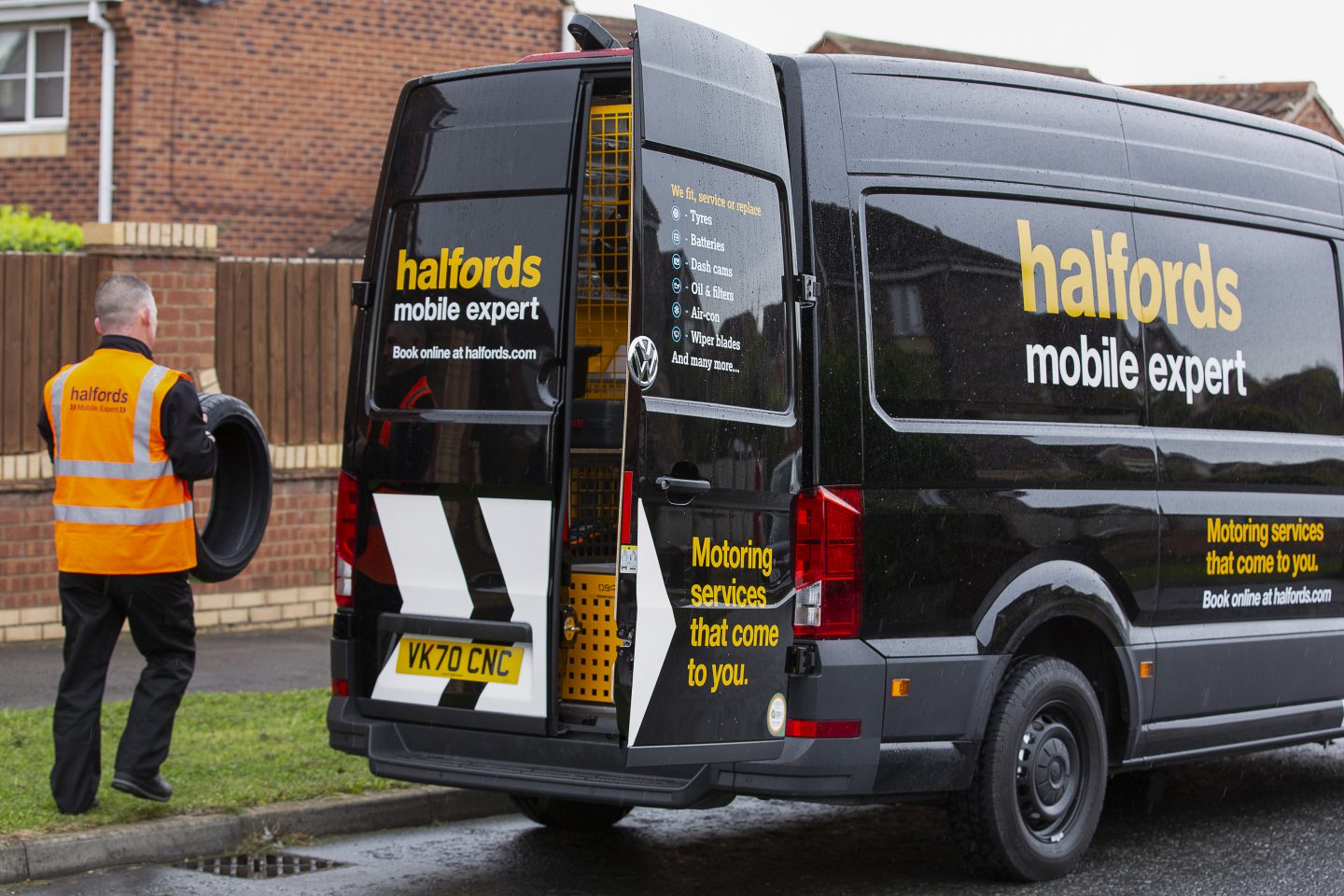 5 reasons why you should book our Halfords Mobile Experts Halfords