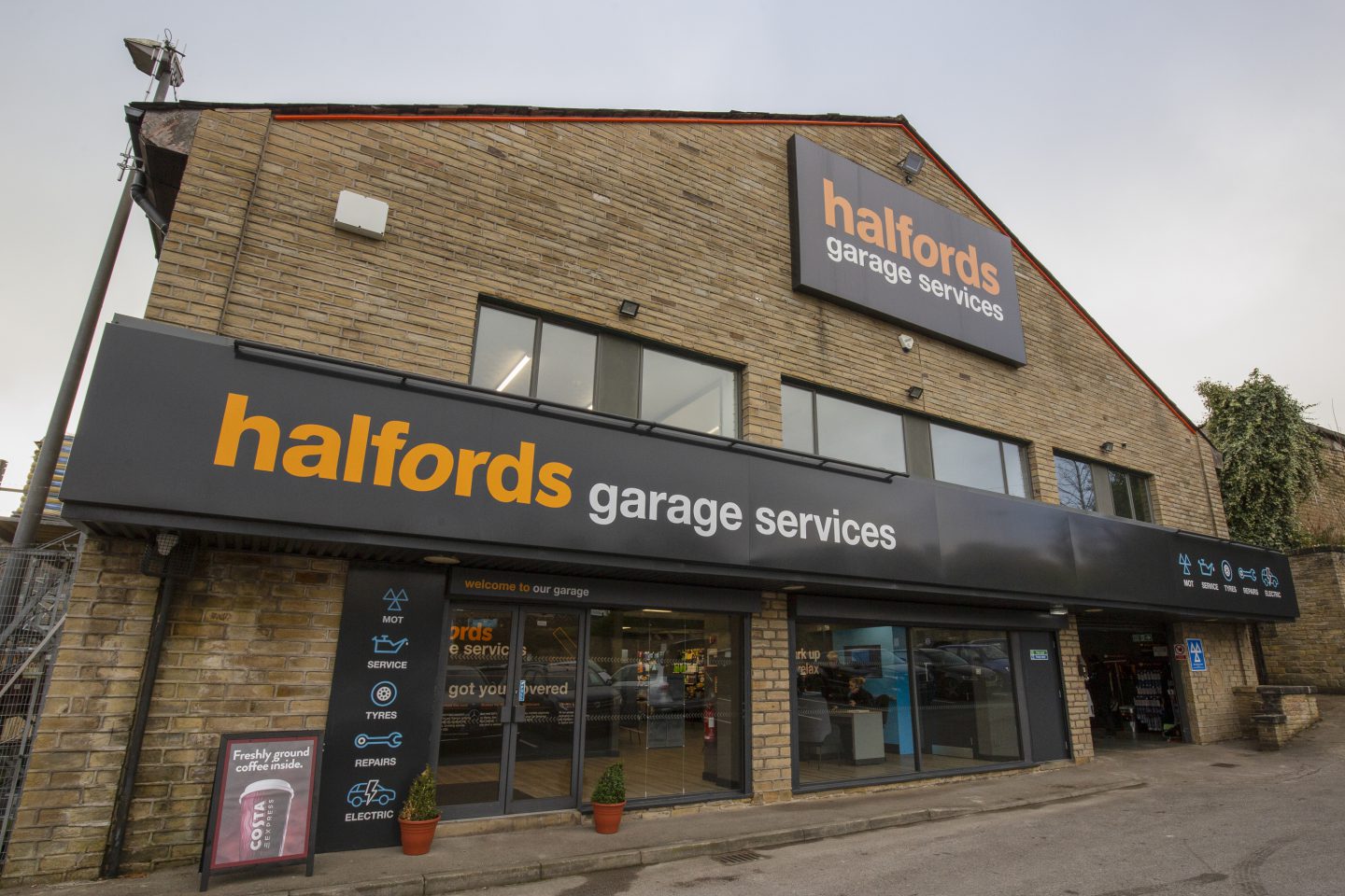 Discover your newlook Halifax store and garage Halfords