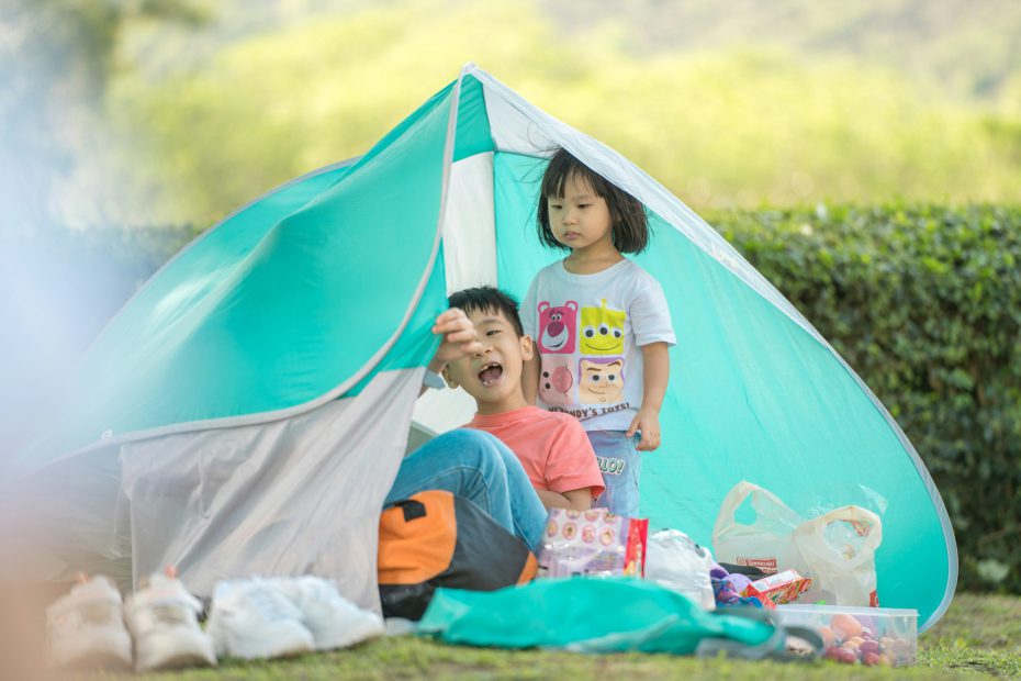 Bébé qui dort en camping