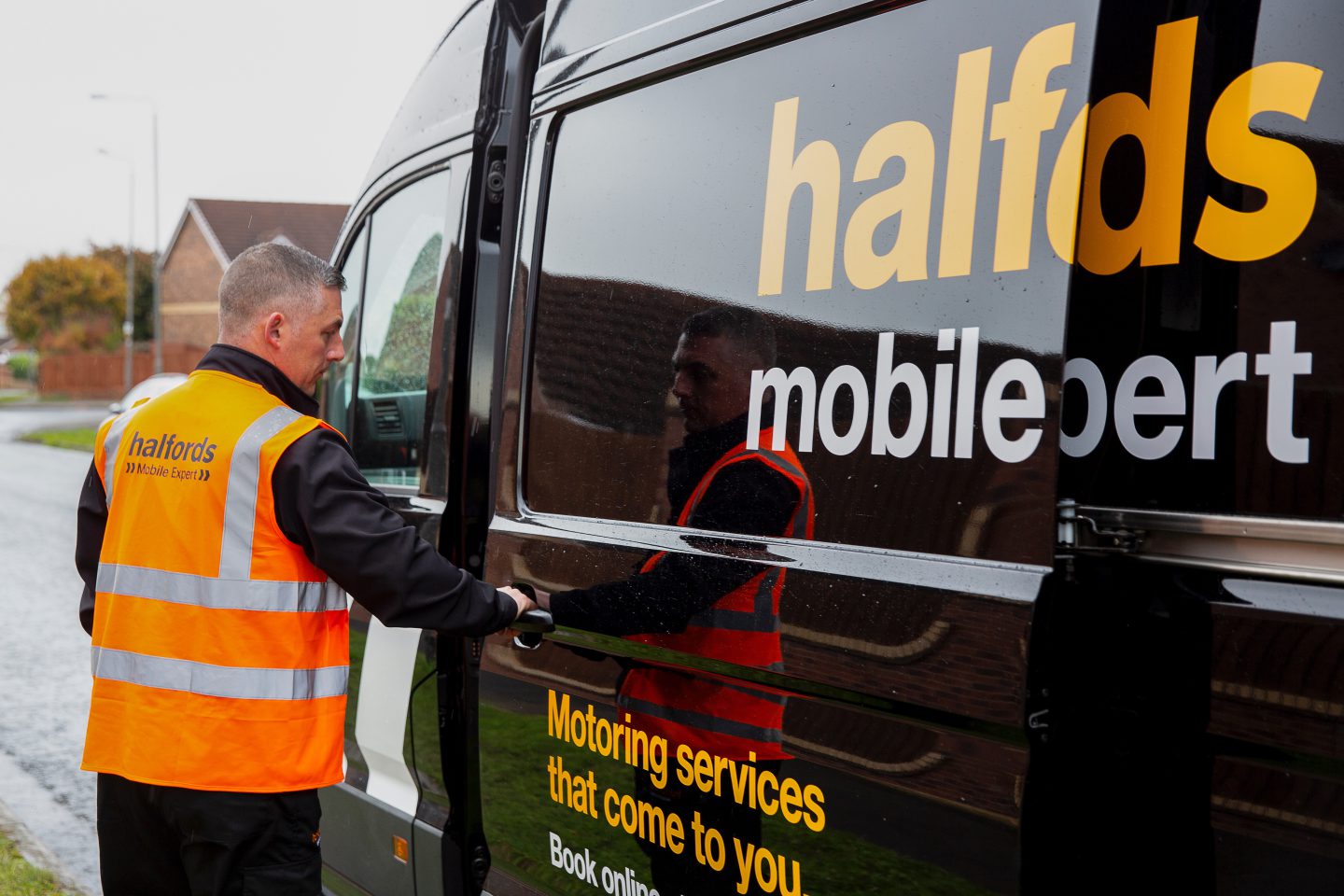 Halfords Mobile Experts: Full Car Service - Halfords